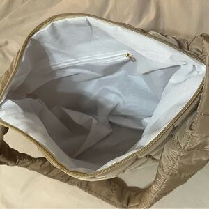 Carryall puffer tote bag